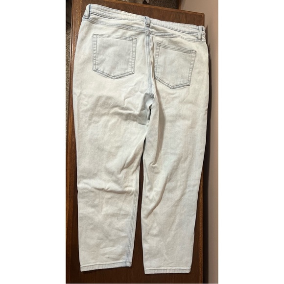 Highest Rise Mom Jeans Ripped/Distressed - Picture 2 of 4